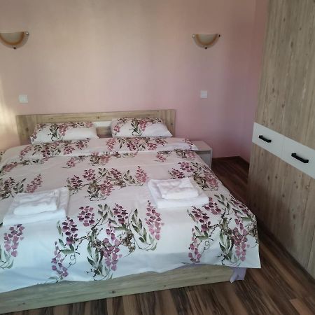 Guest Rooms Mihaylovi Pavel Banya Eksteriør billede
