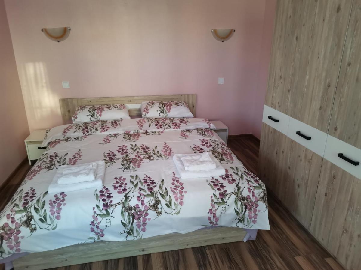 Guest Rooms Mihaylovi Pavel Banya Eksteriør billede