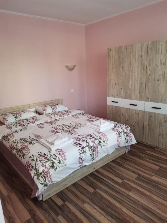 Guest Rooms Mihaylovi Pavel Banya Eksteriør billede
